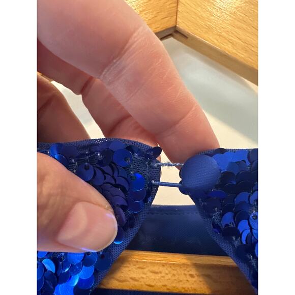 Alice + Olivia Jae Ultramarine Blue Sequin Bell Sleeve Gown Size 6 NWT - Picture 8 of 16